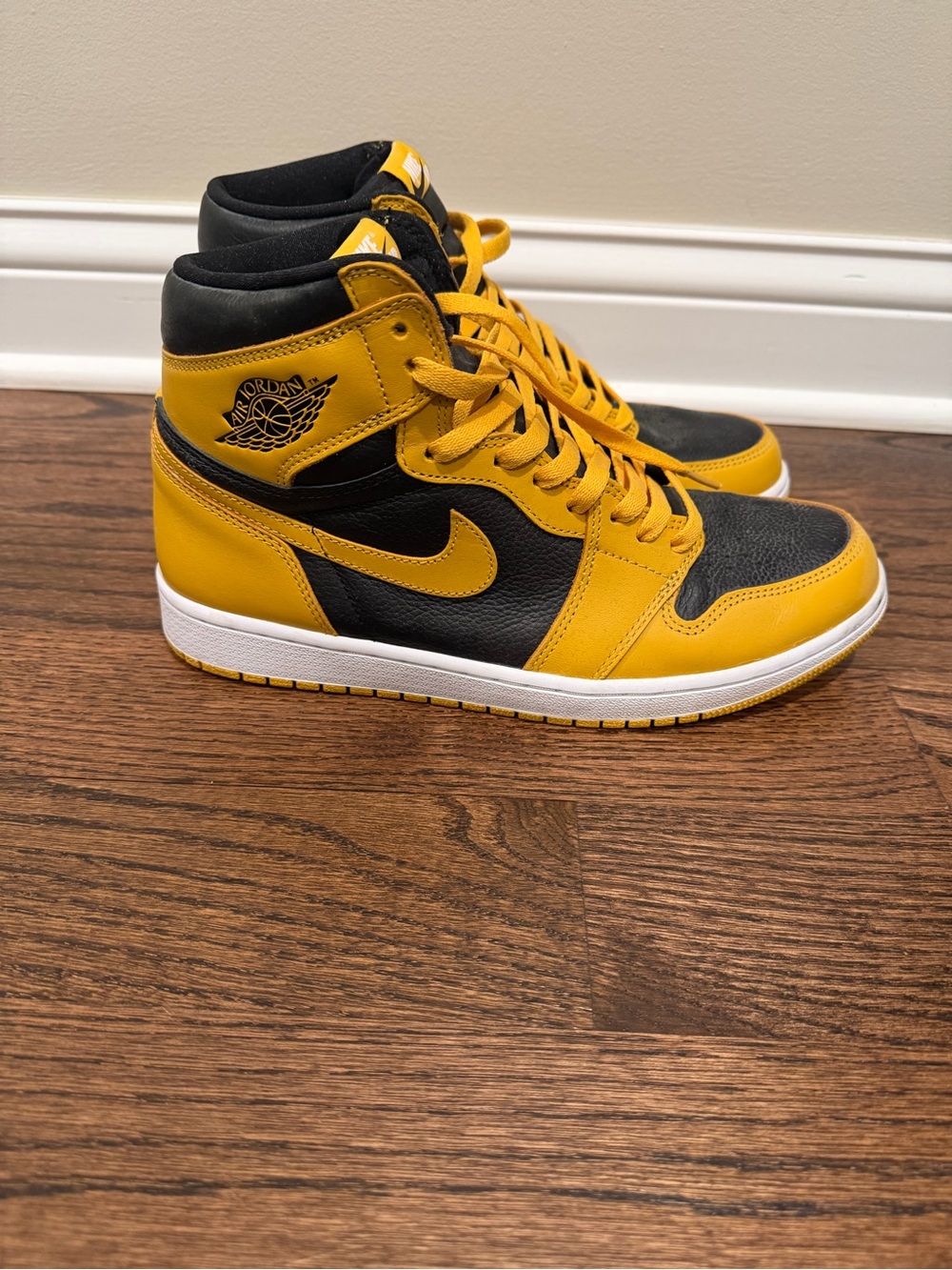 Air Jordan 1 Mid Taxi Black Yellow Men’s Size 10